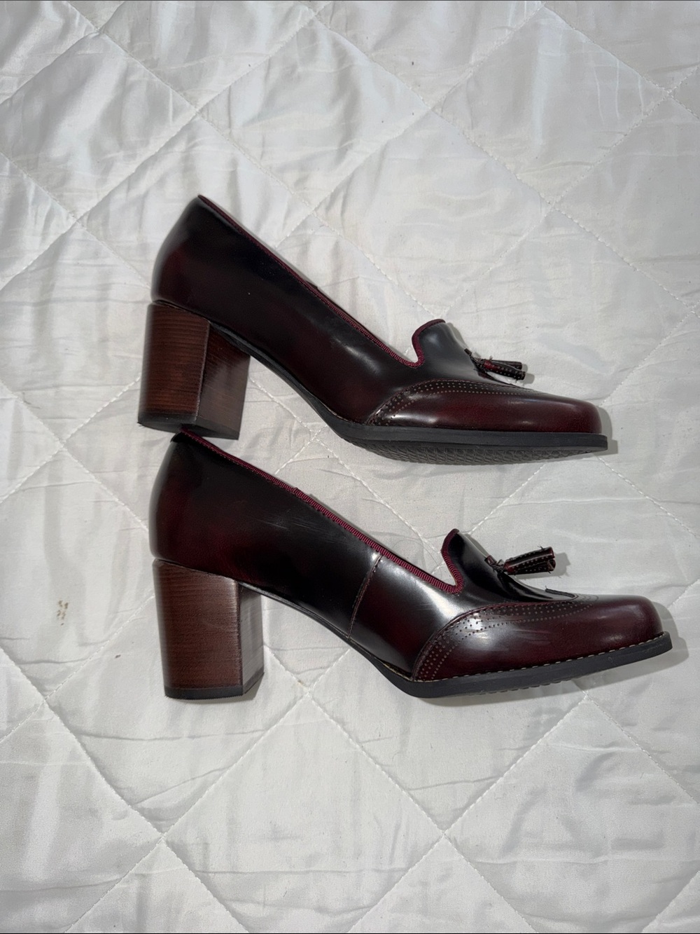 Clarks Women’s Burgundy Tassel Loafers with Plum Trim - Picture 3 of 7